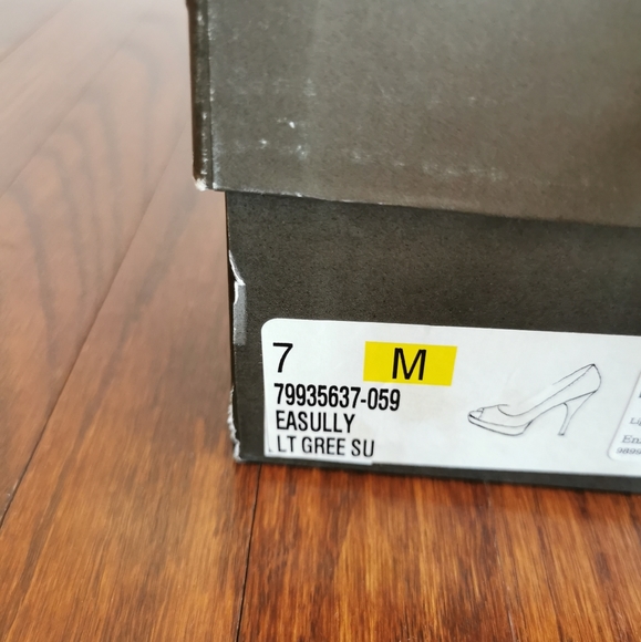 Enzo Angiolini Light Green Suede Heels - Picture 3 of 3